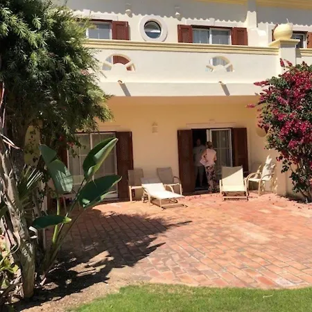 Casa Pinheiros - 3 Bedroom - Fully Air Conditioned - Perfect For Smaller Families *