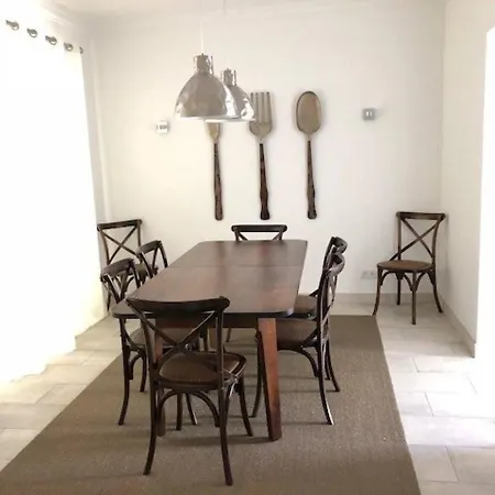 Casa Pinheiros - 3 Bedroom - Fully Air Conditioned - Perfect For Smaller Families