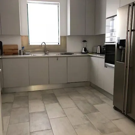 Casa Pinheiros - 3 Bedroom - Fully Air Conditioned - Perfect For Smaller Families *